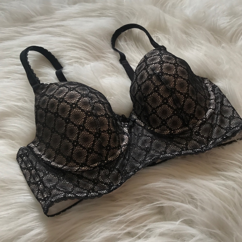 • VS Body by Victoria lined Demi bra •